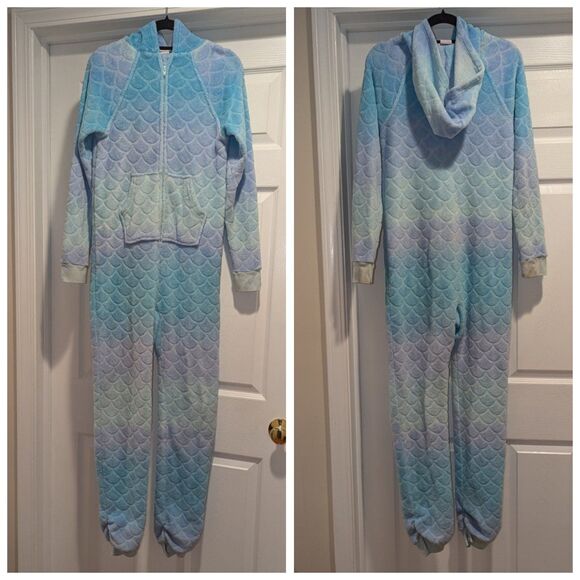 More‎ than magic size XL Blue Purple Ombre Scale Pajamas - Picture 1 of 6